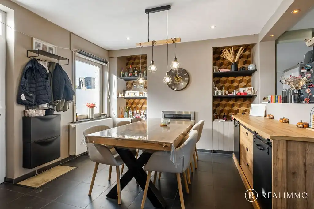 Instapklare, gerenoveerde woning met tuin en autostaanplaats in Bossuit foto 2