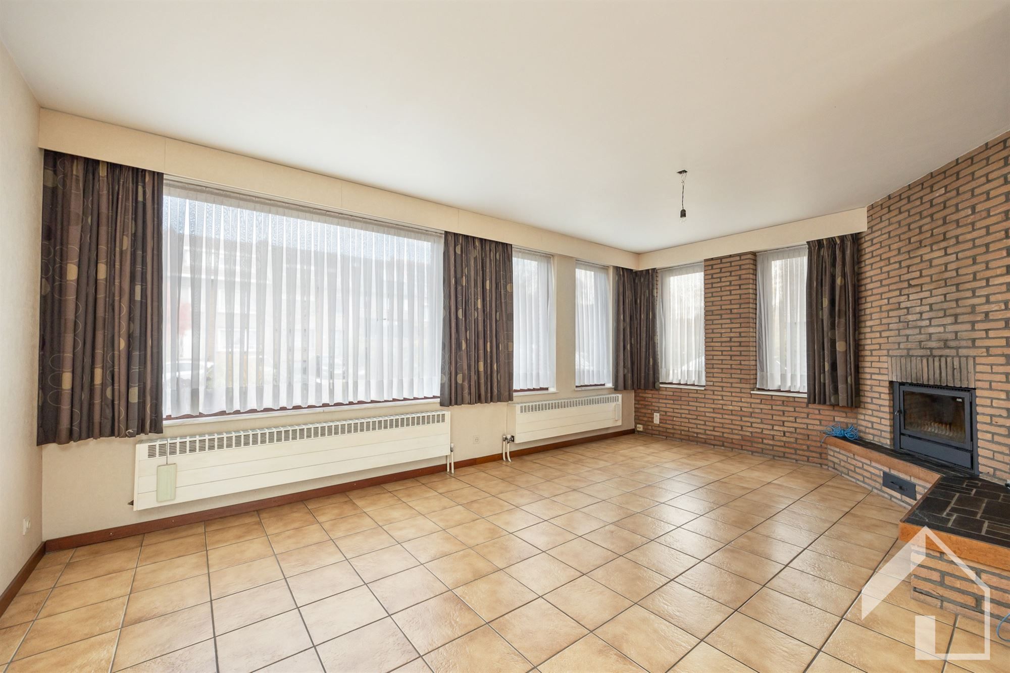 Deels te renoveren woning foto 4