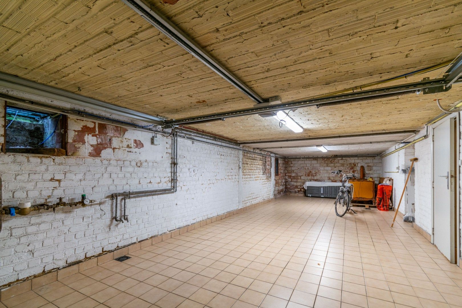Goed gelegen ruime villa (+-400m²) met 6 slaapkamers  foto 17