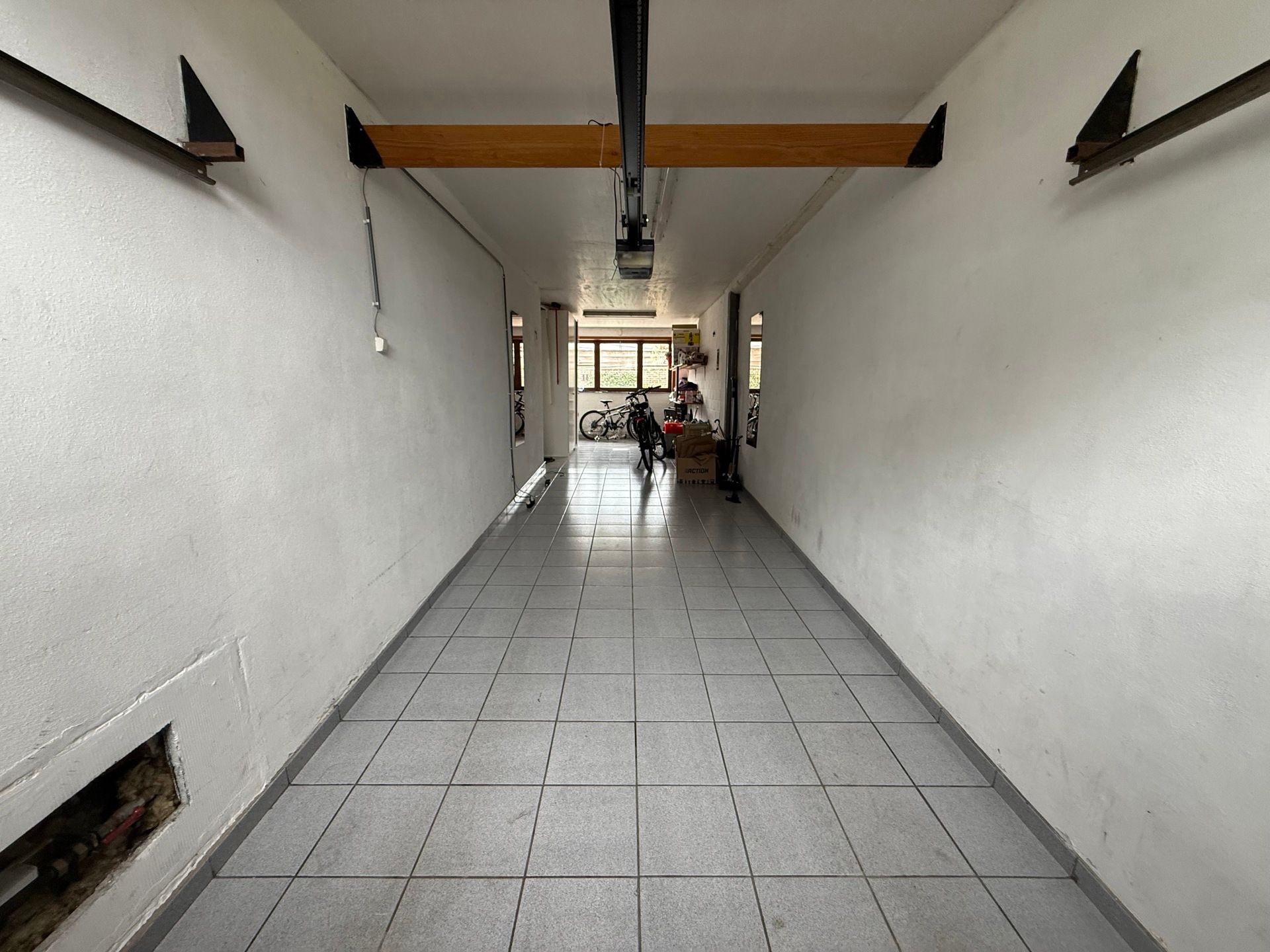 BURST - Ruime woning met garage. foto 19