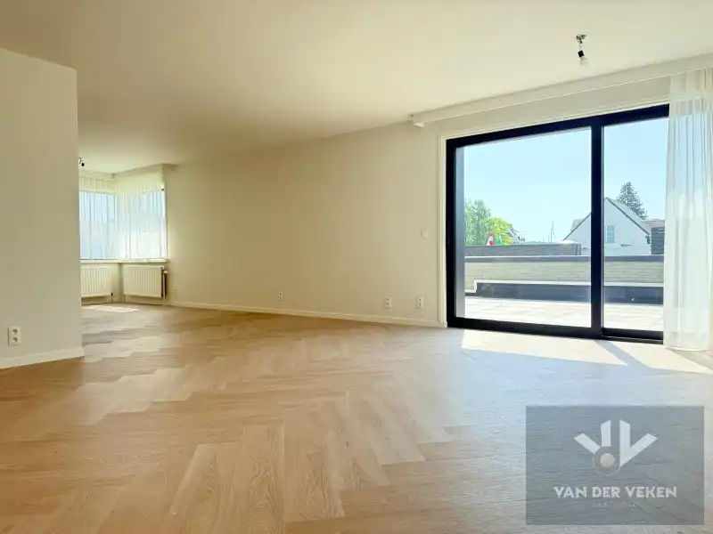 Ruim 3 slaapkamer appartement! foto 4