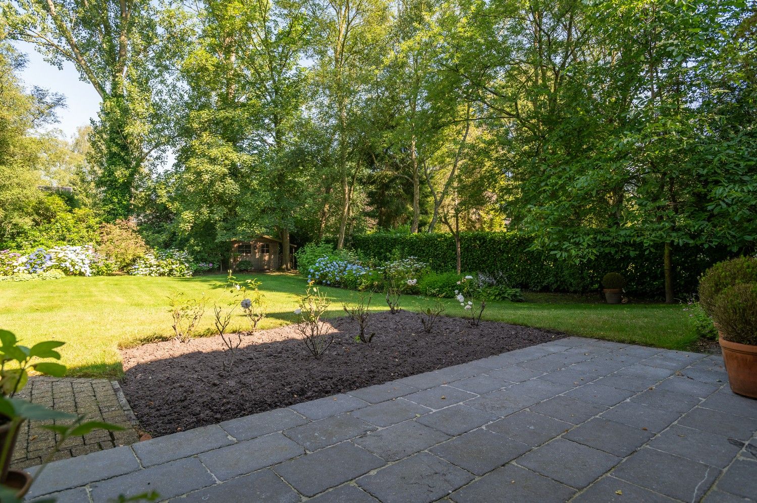 Prachtige tijdloze villa op een aangenaam en zongericht perceel van 2.394 m² te Schilde. foto 40