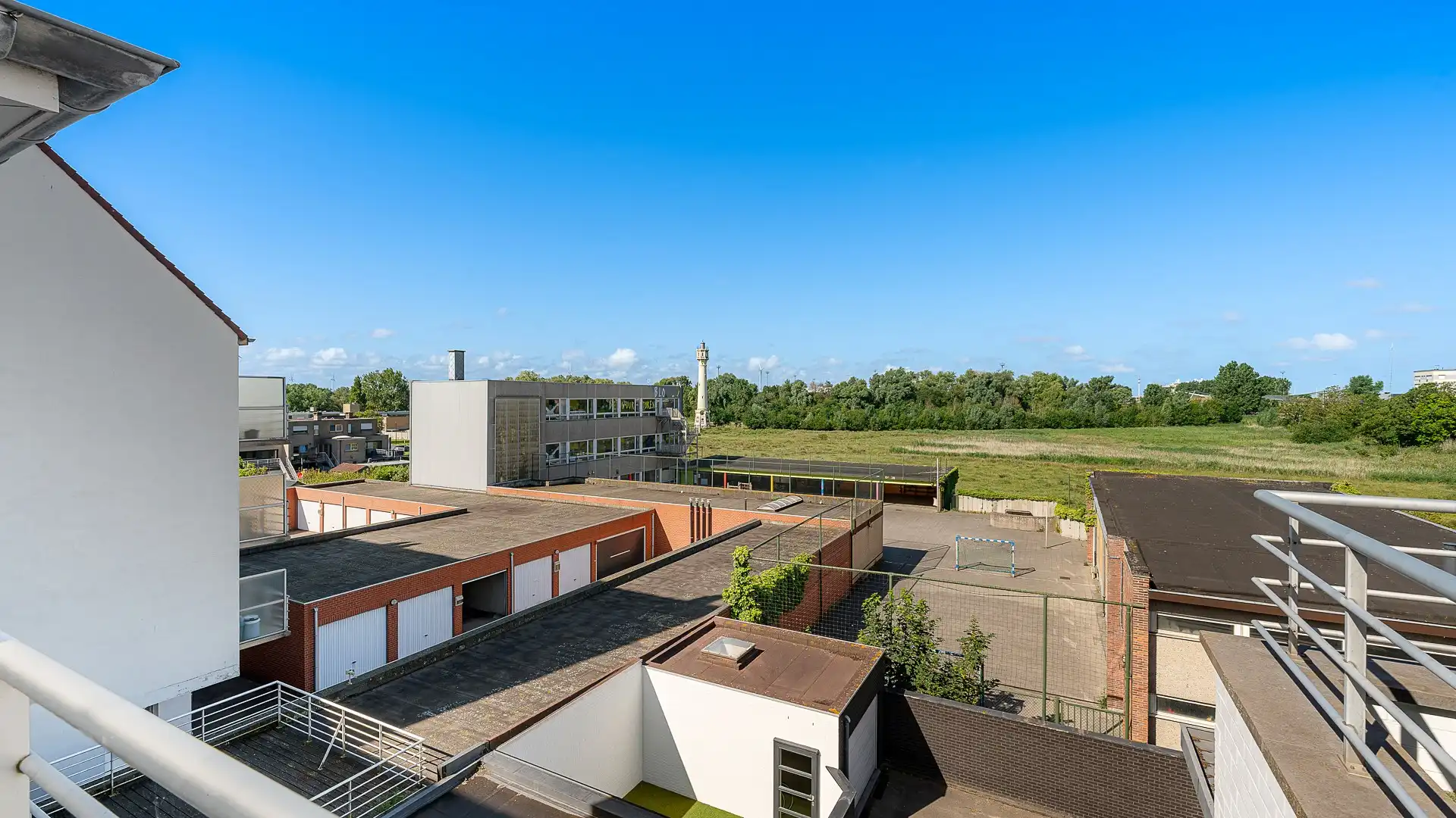 Zonnig duplex-appartement met grote zonneterrassen te Heist foto 13