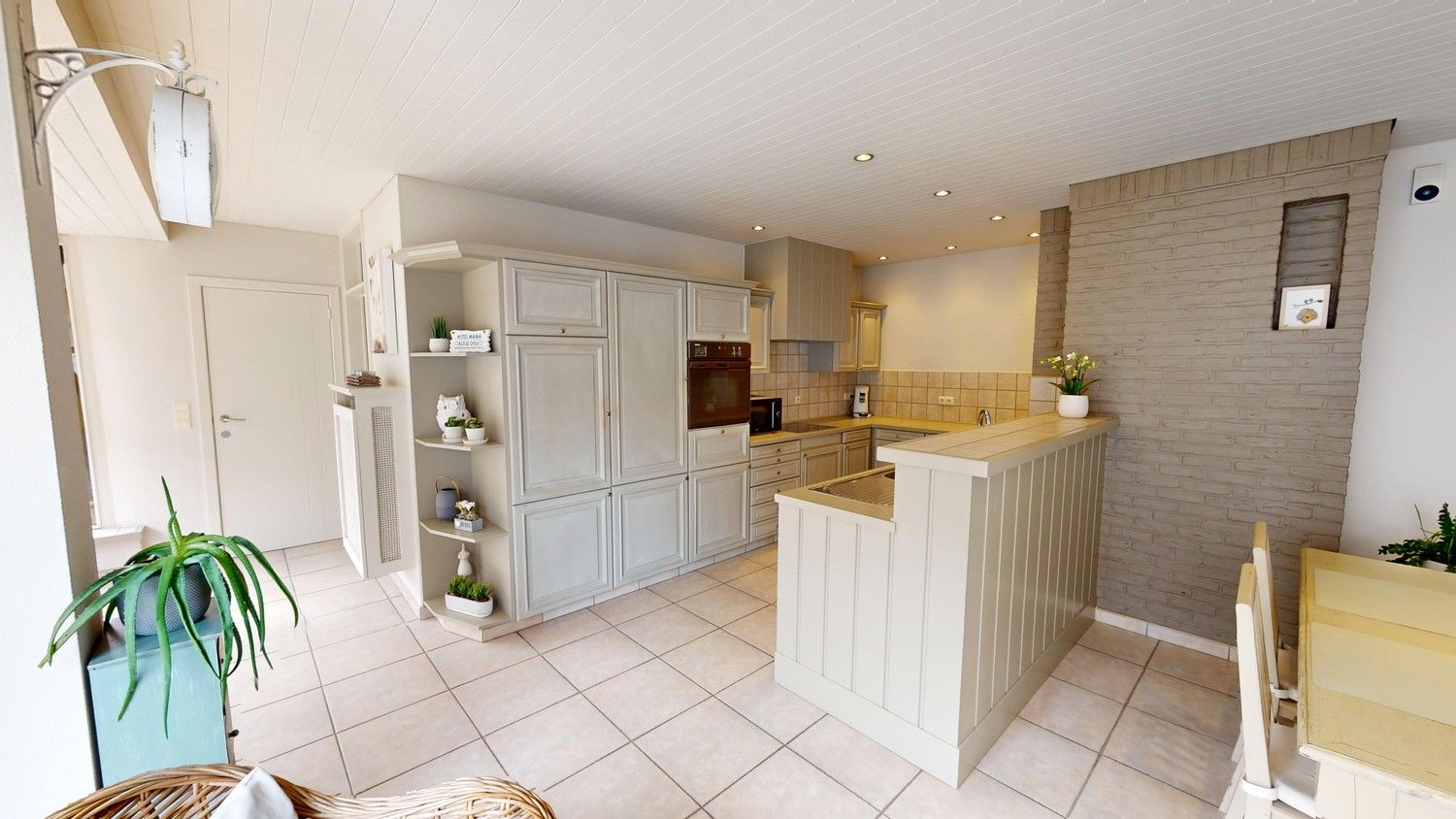 Zeer ruime woning met 4 slaapkamers te koop! foto 8