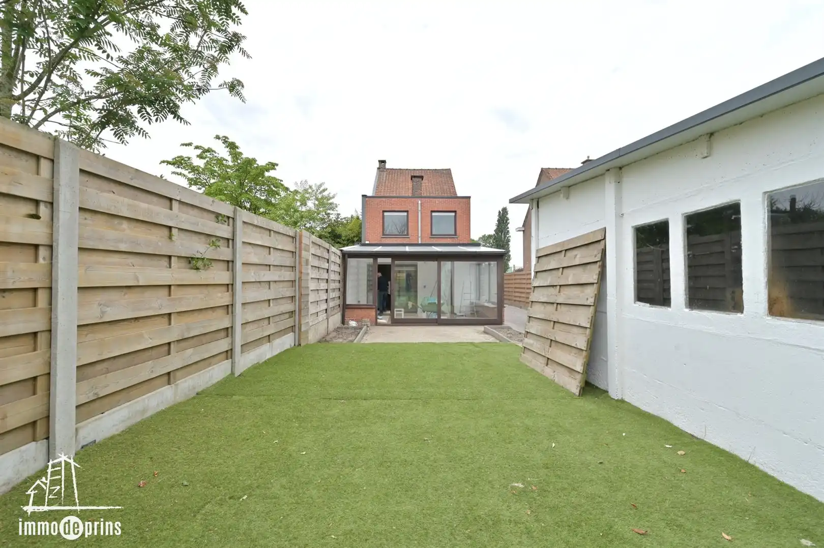 Halfopen gezinswoning met tuin en garage foto 23