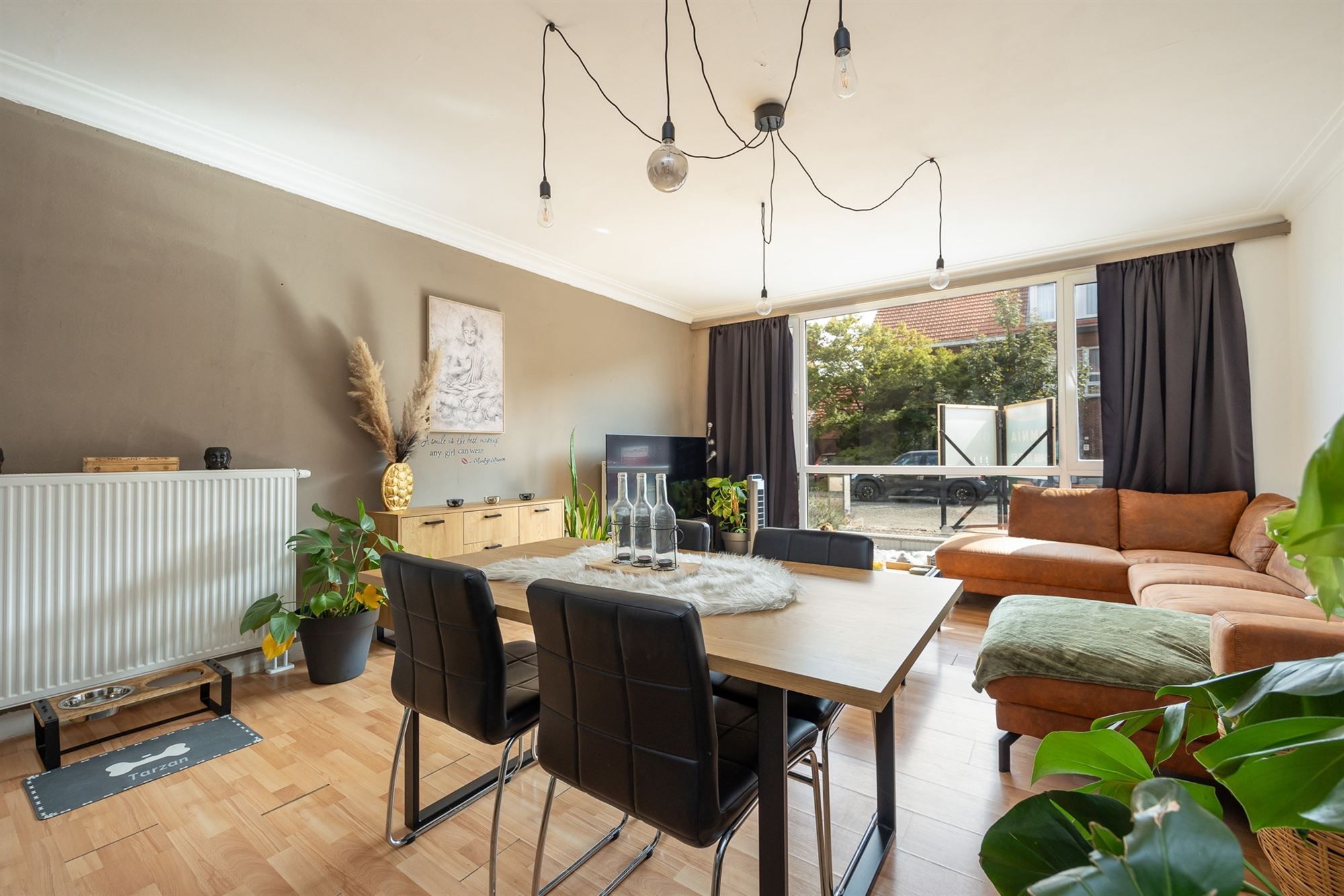 Gelijkvloersappartement met stadskoer en garagebox foto {{pictureIndex}}