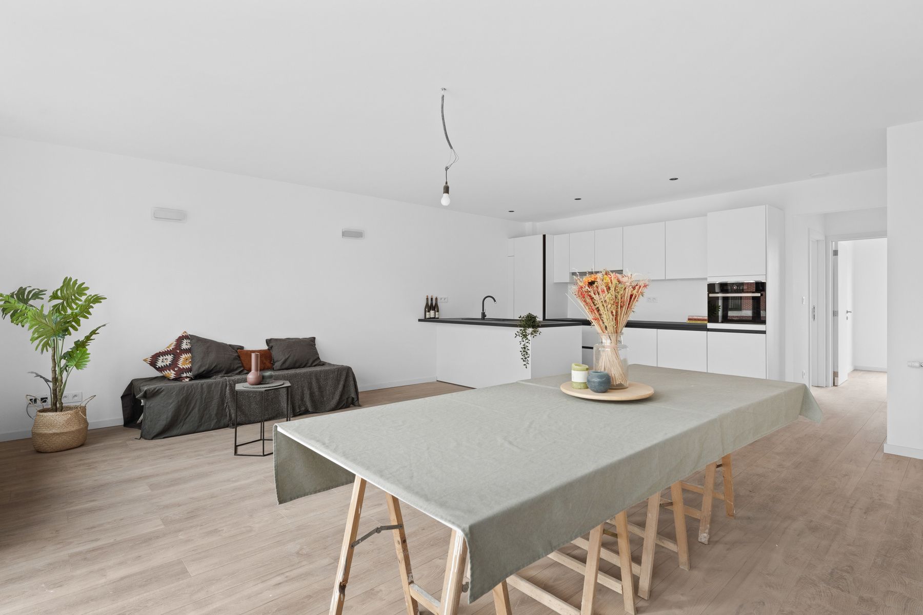 Instapklaar gelijkvloersappartement met ruim terras foto {{pictureIndex}}