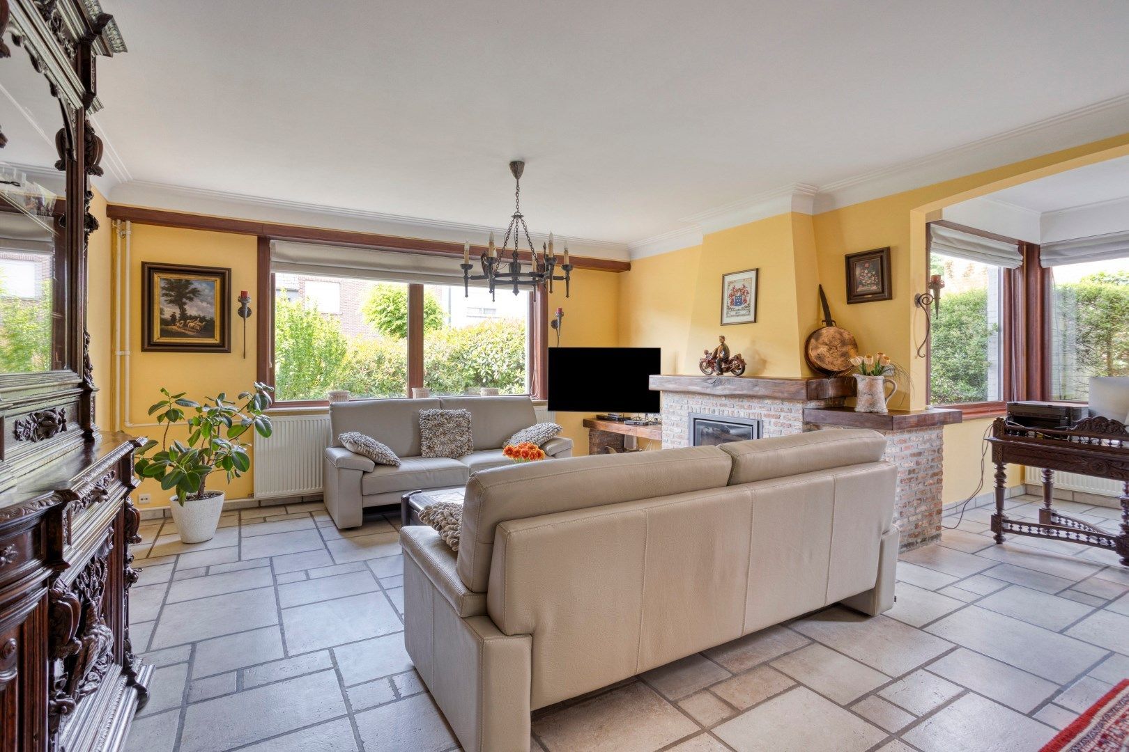 Charmante woning van 256 m2 met 4 slaapkamers te Wommelgem!  foto 5