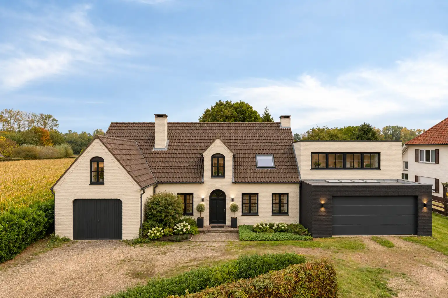 EEN WONING MET KARAKTER,  KLAAR OM TE SCHITTEREN ! foto 2