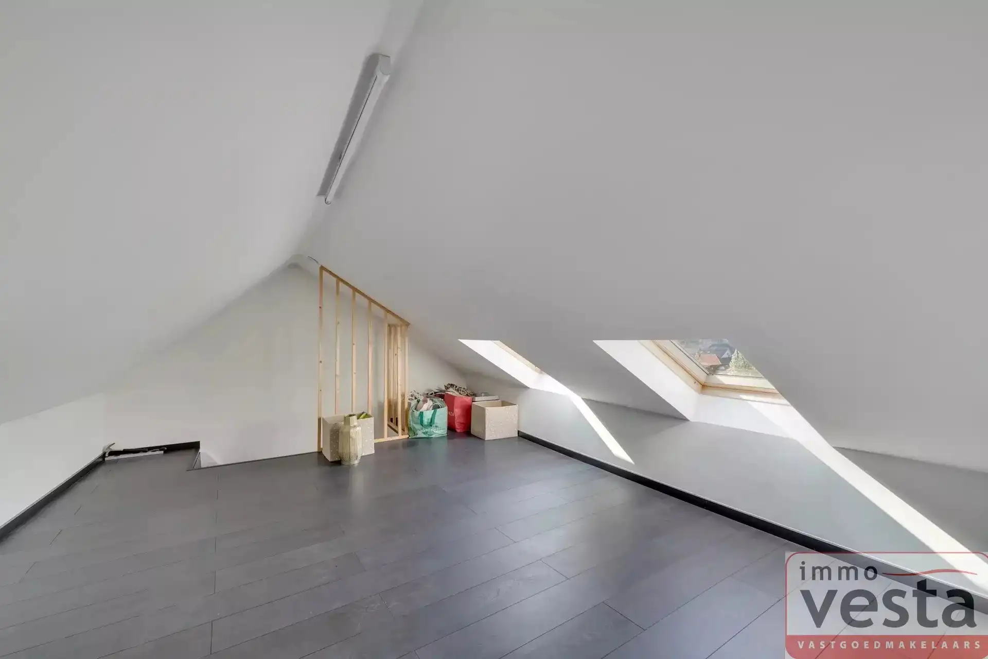 Goedgelegen, volledig gerenoveerd handelspand met woonst foto 23