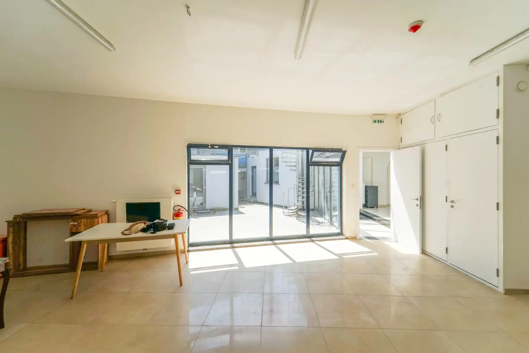 Recent volledig gerenoveerd handelspand (+-280m²) in Sleepstraat TE HUUR met een moderne uitstraling. foto 11