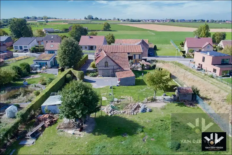 Volledig gerenoveerde, instapklare hoeve met authentieke elementen en sfeer in het hart van Haspengouw - een charmante woning én een ideale locatie om uw evenementenlocatie, B&B, kantoor, ... te vestigen! foto 34