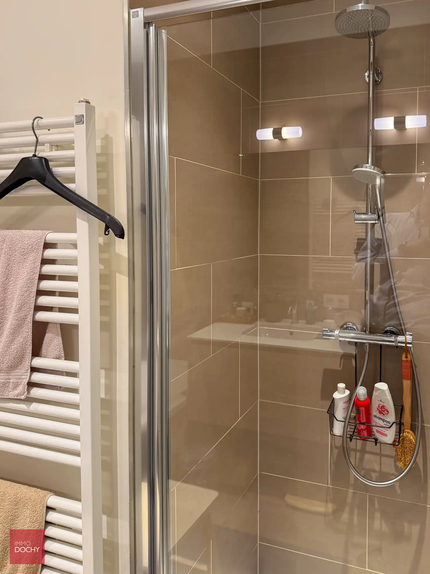 Ruim recent appartement nabij Sint-Rochuskerk foto 13