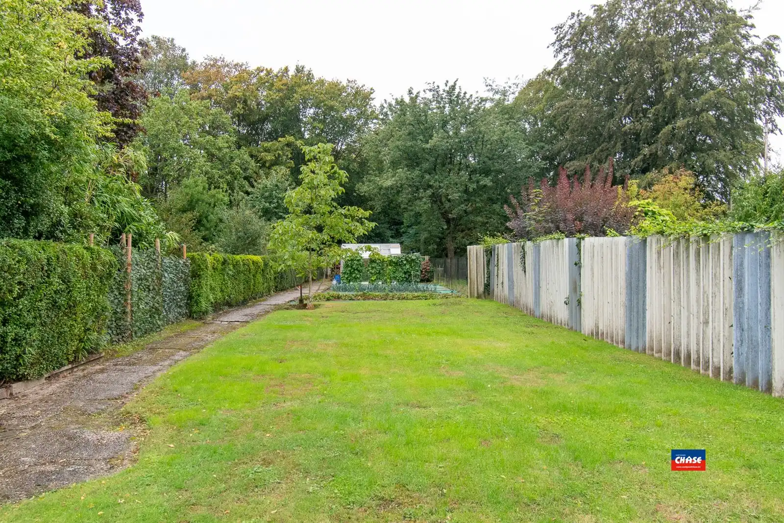 HOB met drie slaapkamers, garage en grote tuin foto 17