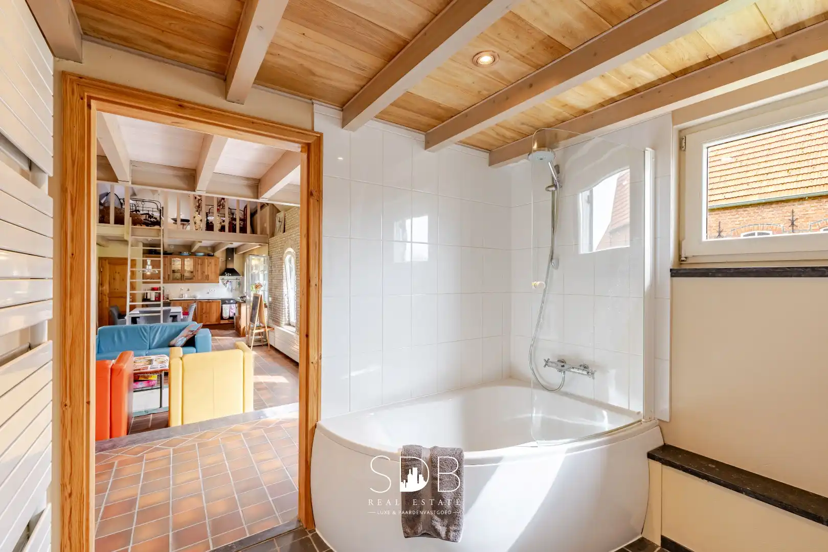 Landelijke woning met authentiek gastenhuis, stalgebouw, graslanden en buitenpiste op 20.285m² foto 24