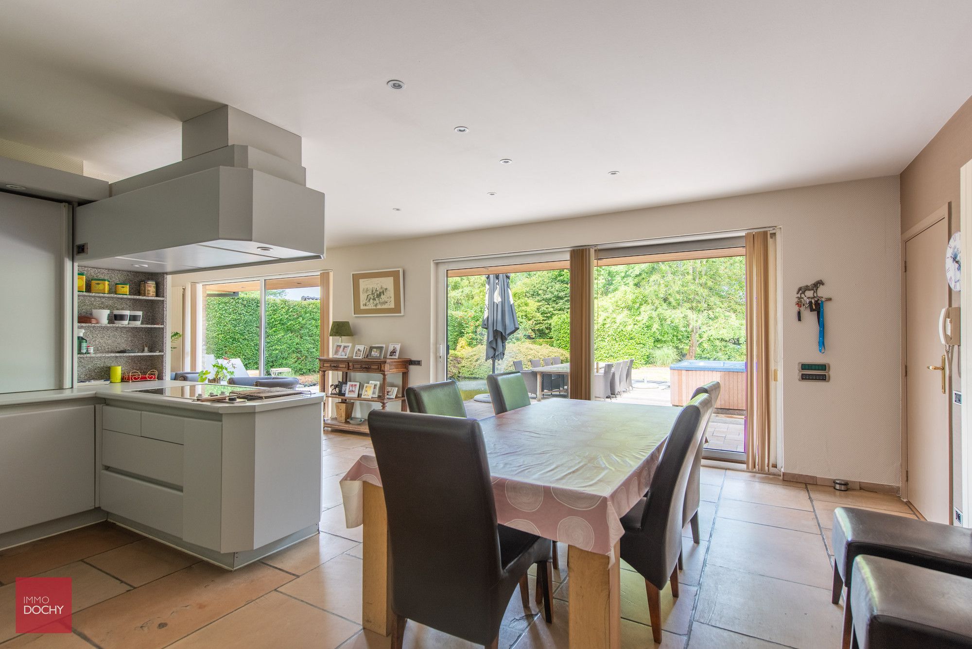 Landelijk gelegen ruime villa op 1.680m² foto 10
