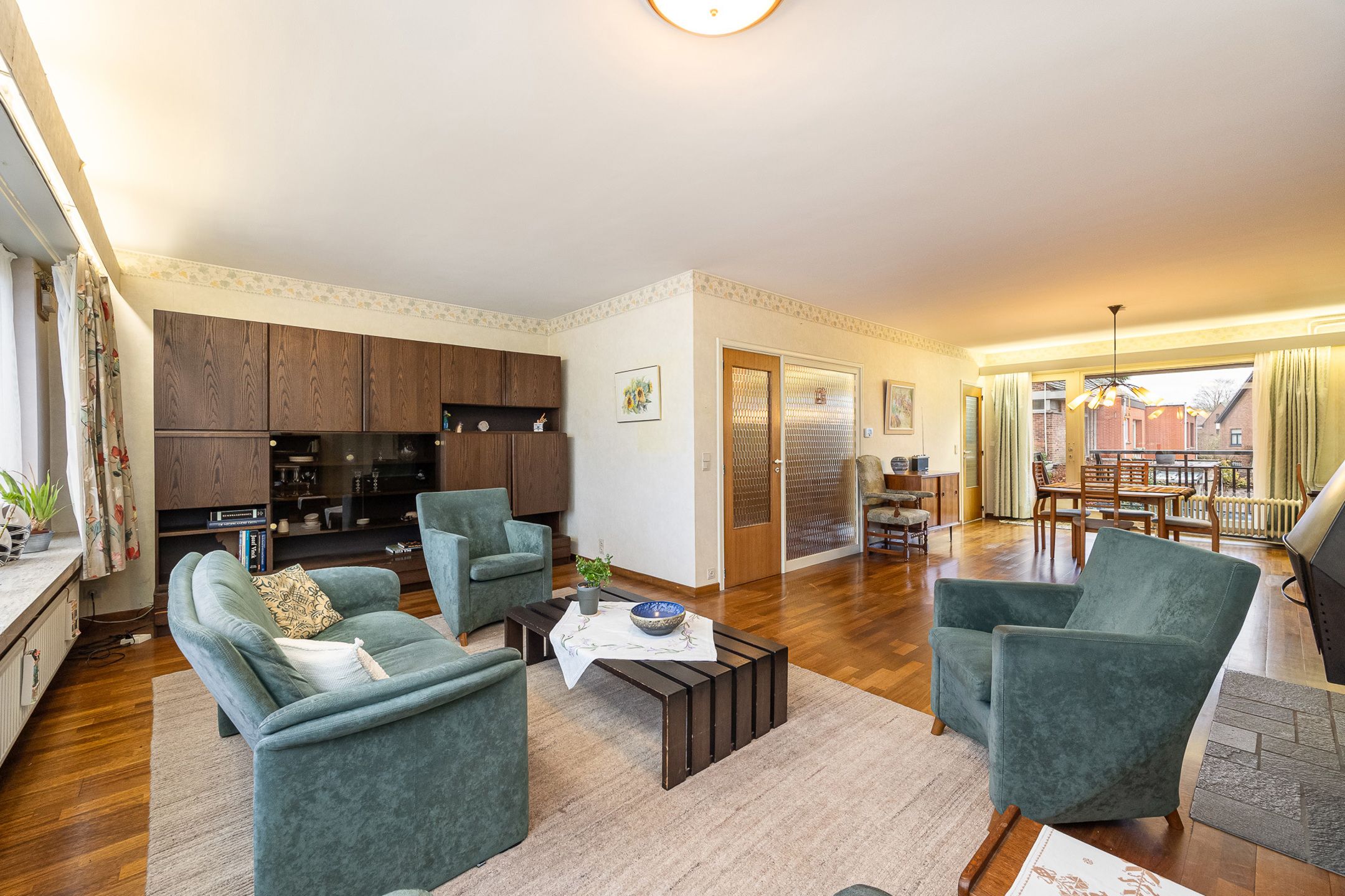 Solide te renoveren woning op top locatie foto 7