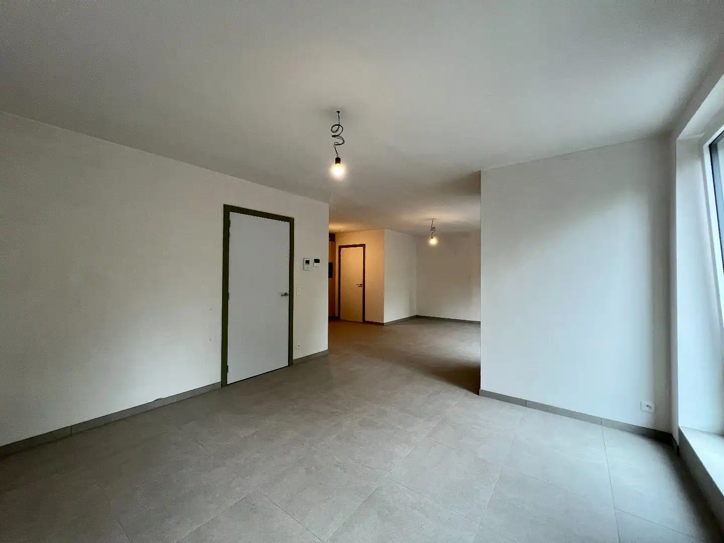 Nieuwbouwappartement met 2 slaapkamers en 2 terrassen te Ieper foto 2