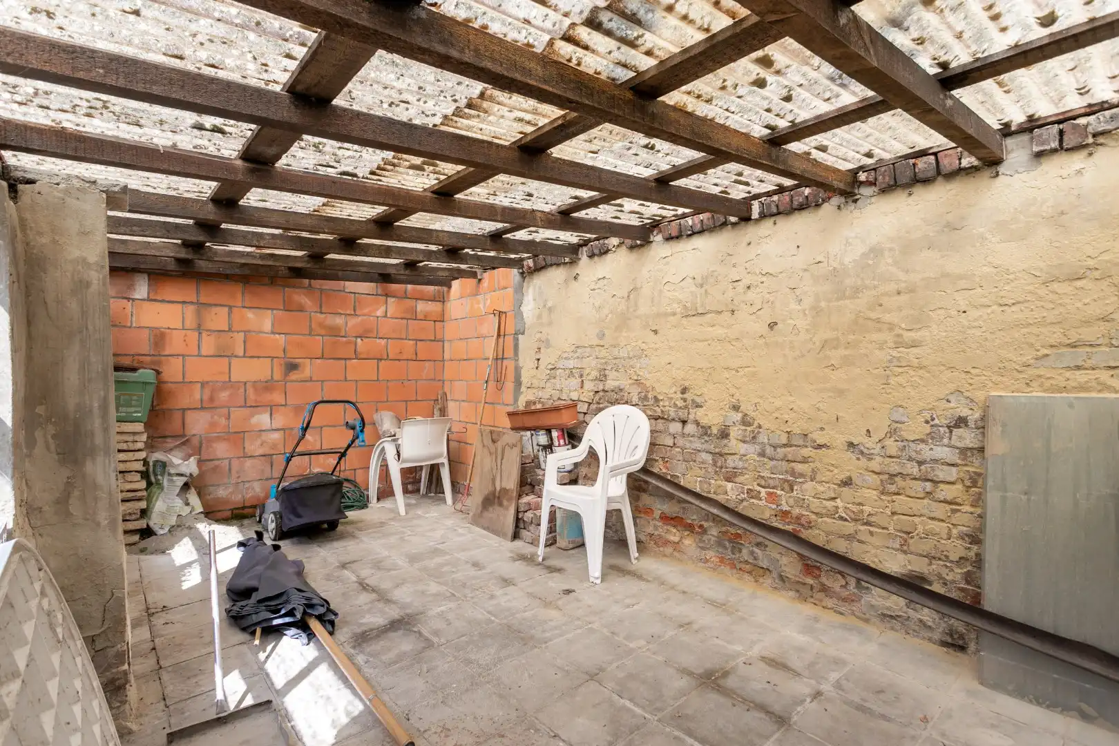 Te renoveren, karaktervolle woning met tal van mogelijkheden en tuin foto 16