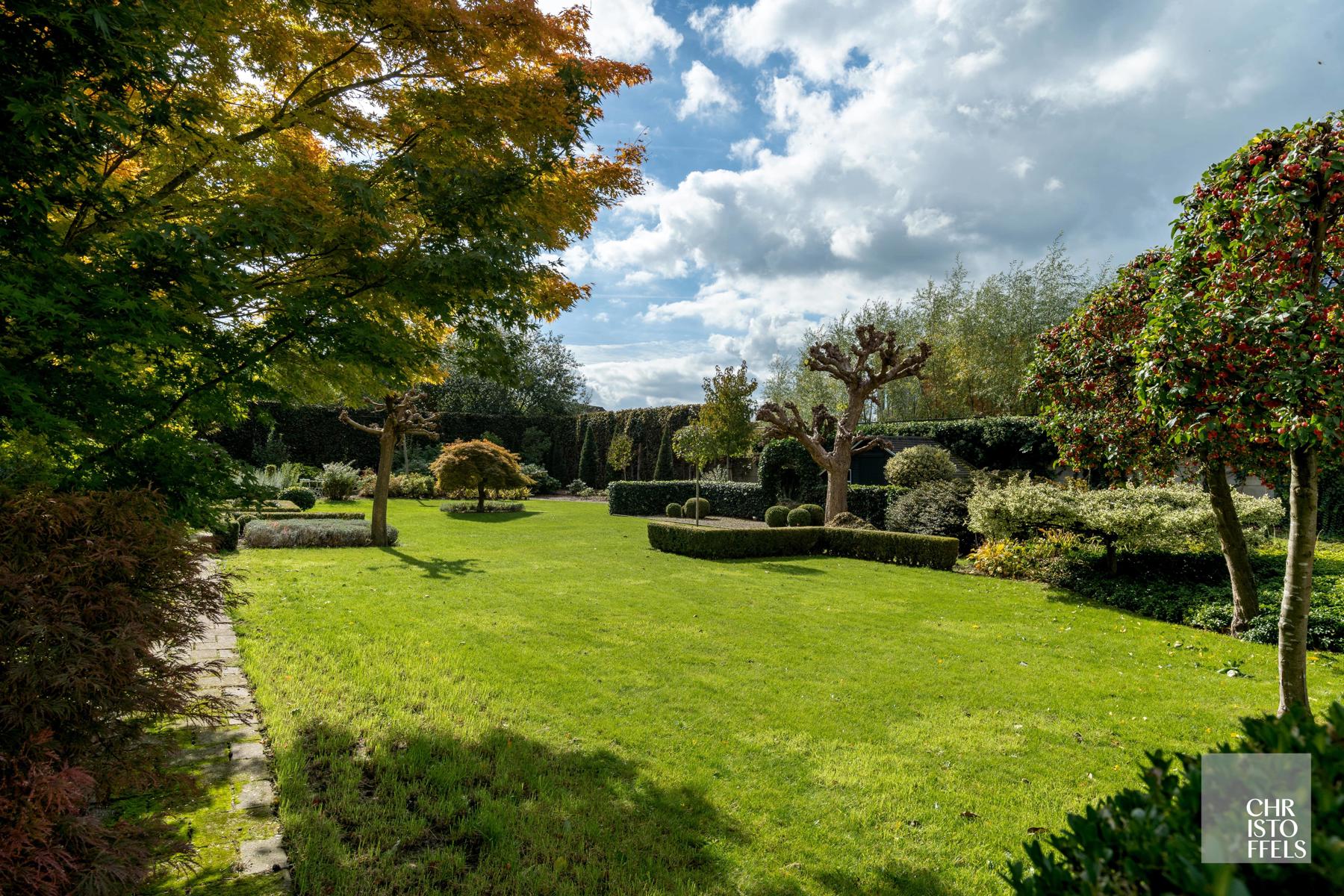 Standingvolle riante villa met kantoren/praktijk en parktuin van 1.906m²!  foto 28