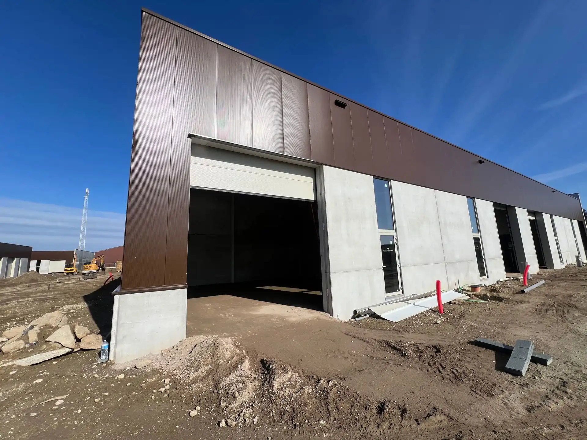 NIEUWBOUW KMO-UNIT VAN 144M² TE HUUR IN HALEN foto {{pictureIndex}}