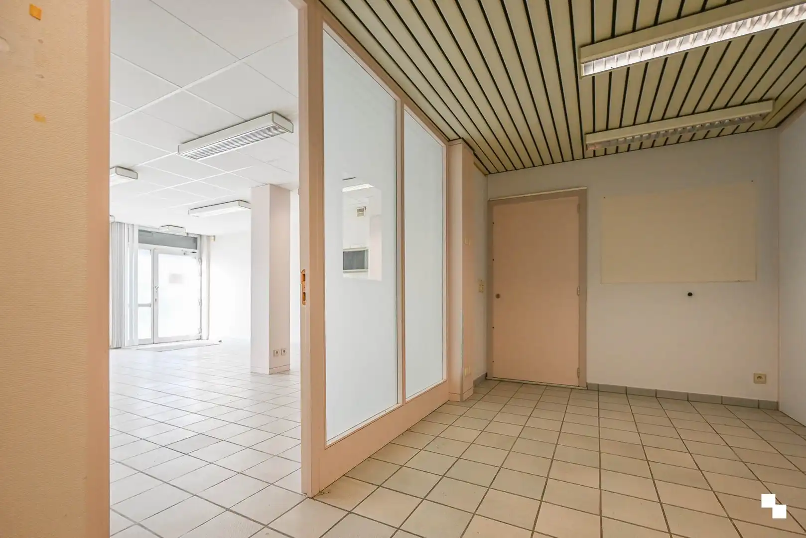 Commerciële ruimte van 114 m² met garagebox in centrum Izegem foto 5