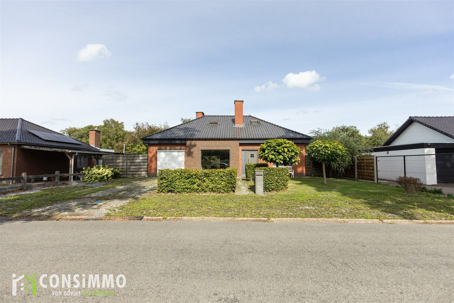 Charmante, gerenoveerde woning met 4 slaapkamers in As (Niel-bij-As) foto {{pictureIndex}}