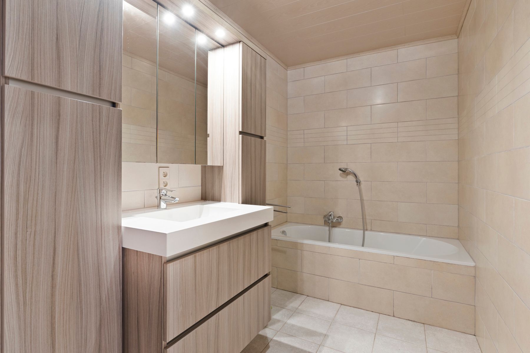 Uitzonderlijke woning met dubbele garage op 25a08ca foto 8