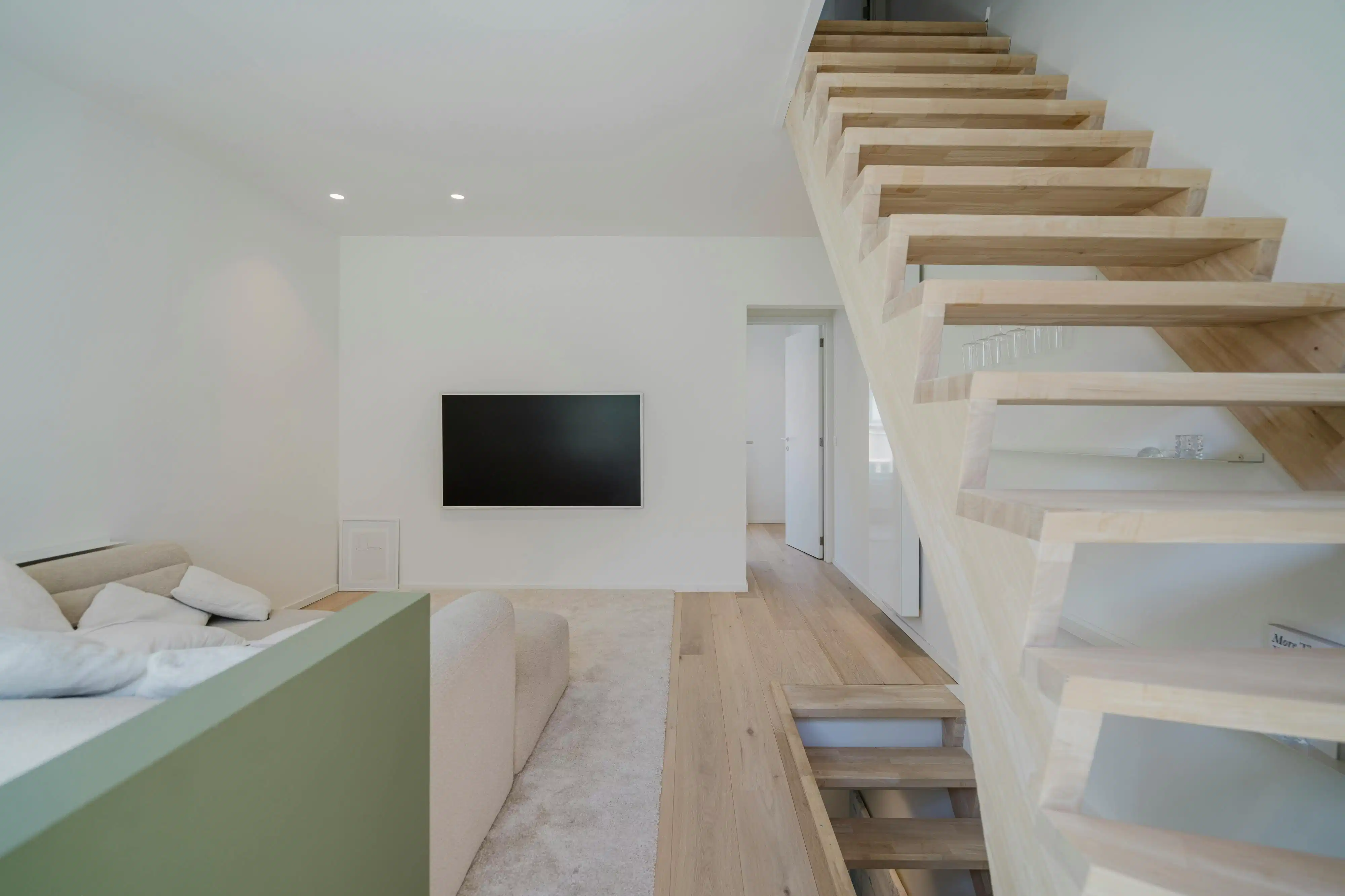 Architecturale stadswoning met minimalistische flair foto 14