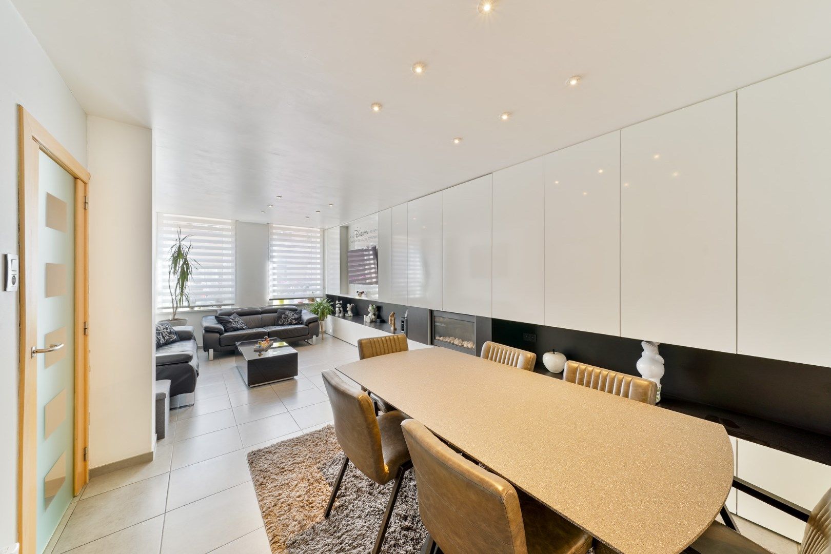Volledig gerenoveerde woning met 3 slaapkamers, 2 badkamers en ruim dakterras foto 4