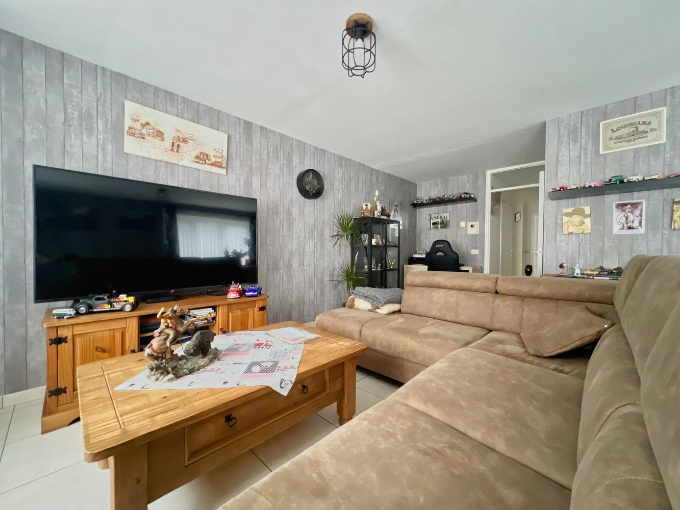 Instapklaar appartement (2 slpks) + apart bijgebouw! foto {{pictureIndex}}
