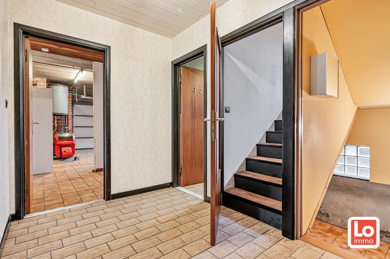 VERKOCHT!! Te renoveren ruime alleenstaande woning met inpandige garage op een top locatie in hartje Lochristi! foto 12