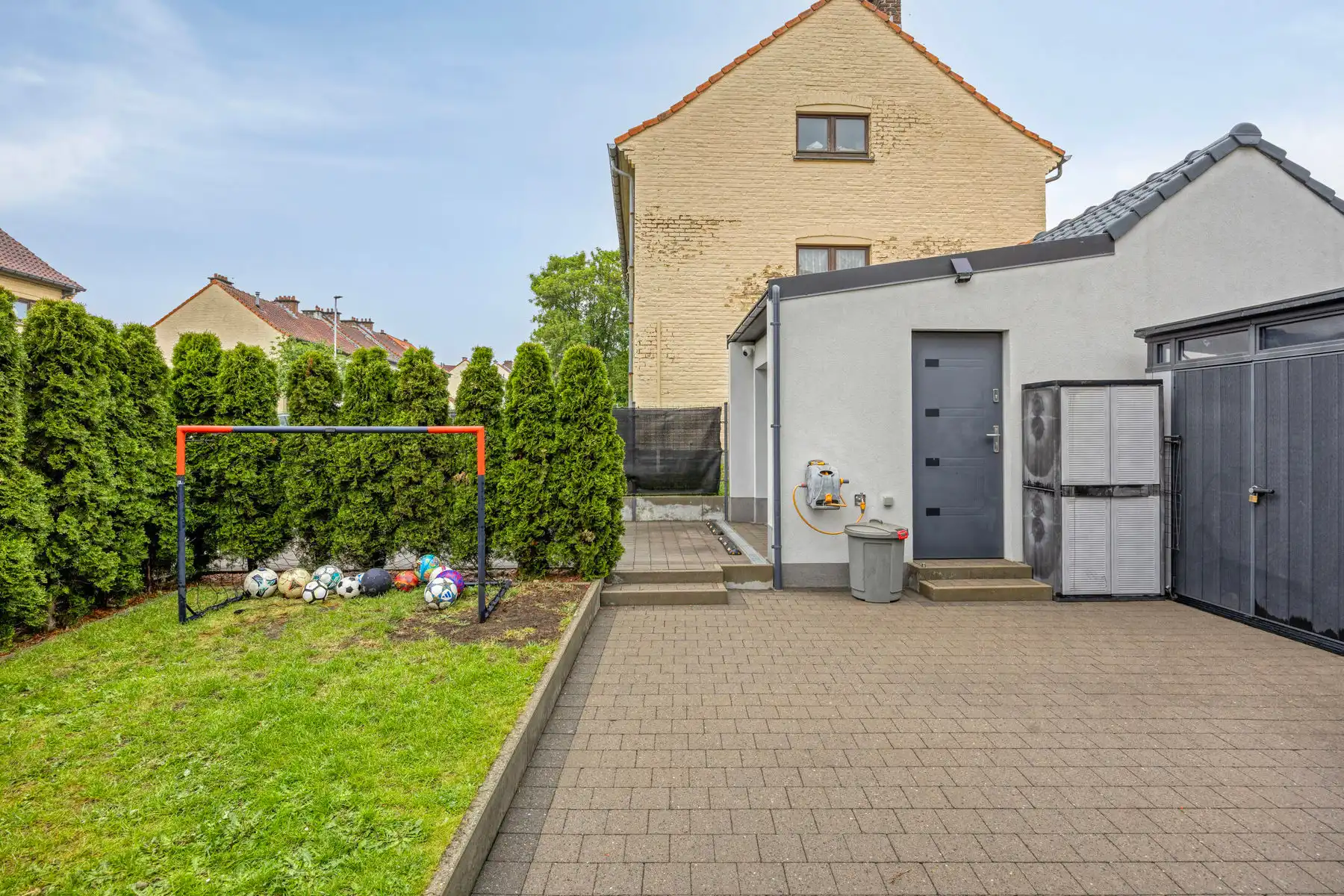 Gerenoveerde woning met 3 slaapkamers, 2 badkamers en garage foto 26