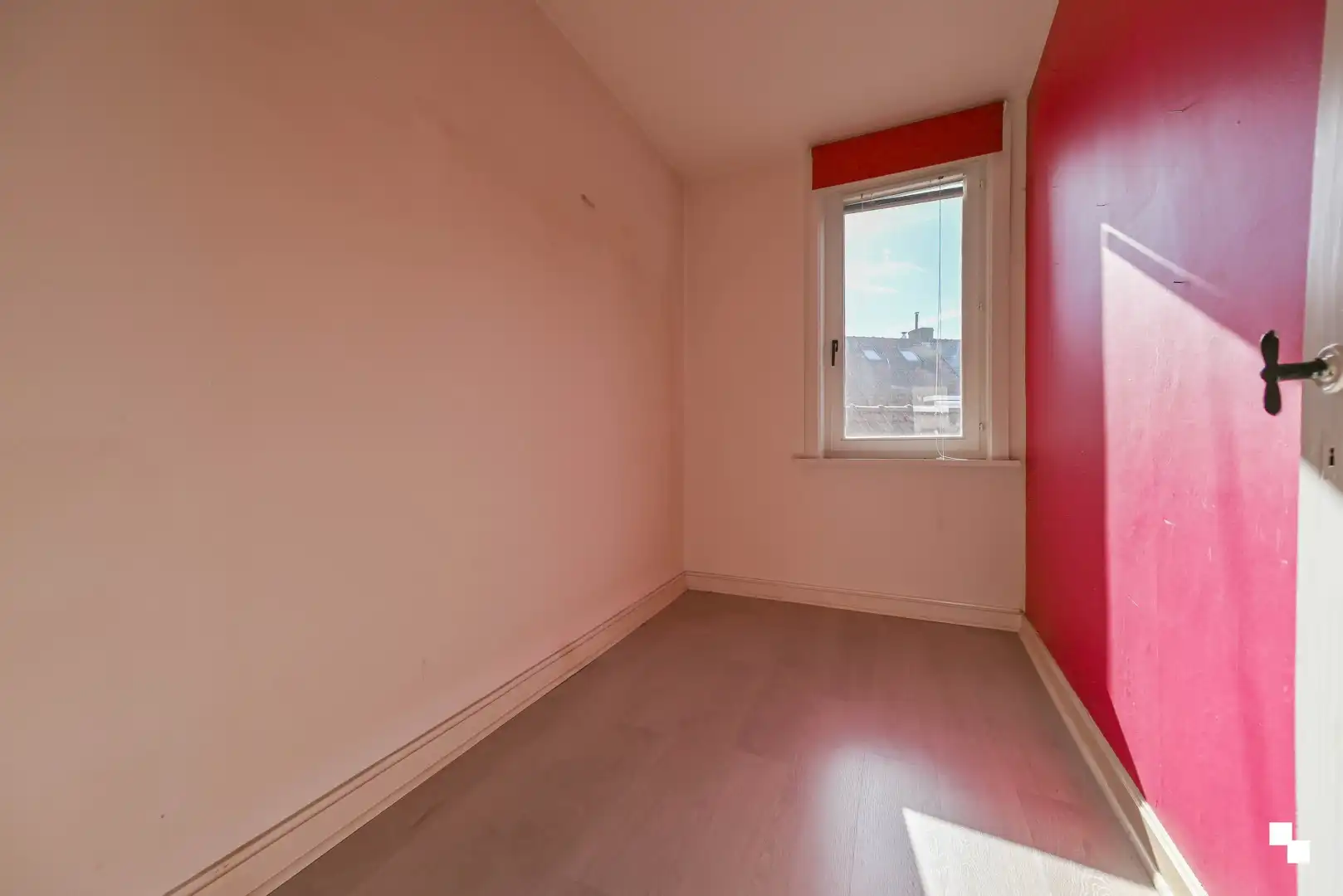 Knusse rijwoning nabij centrum Izegem foto 22