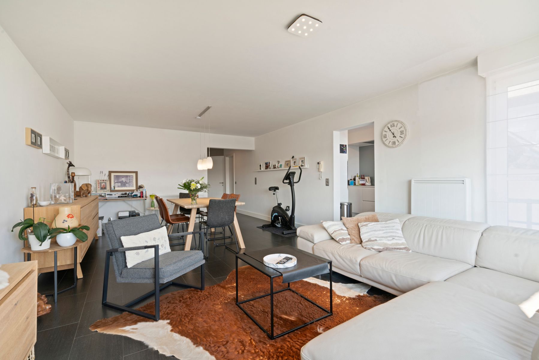 Instapklaar appartement met twee slaapkamers foto {{pictureIndex}}