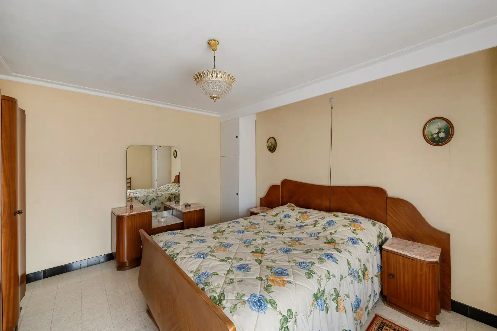 Ruime halfopen woning met 4 slaapkamers, zonnige tuin en garage met oprit in Dadizele foto 9