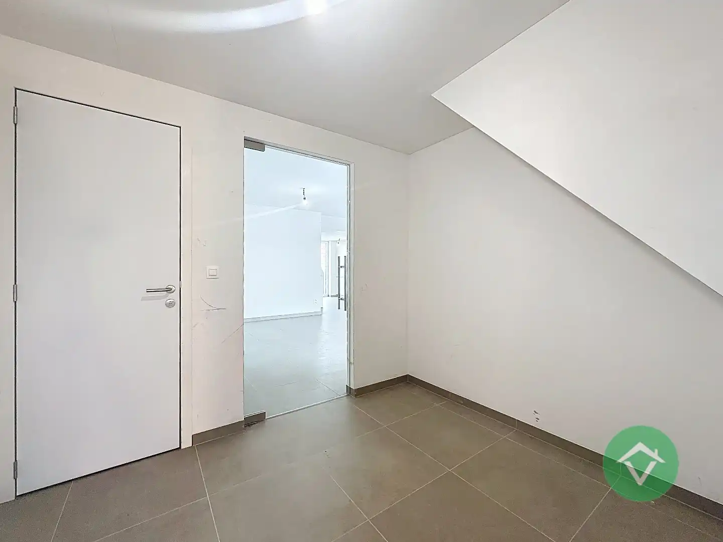 Nieuwbouwappartement met 2 slaapkamers en 2 terrassen in centrum Koekelare  foto 13