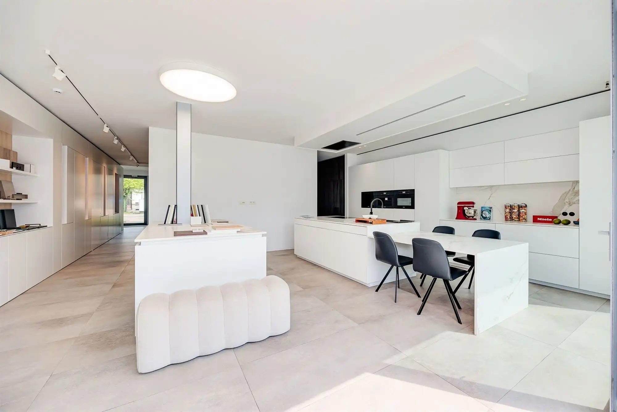 Prachtig afgewerkt gebouw - showroom + villa foto 8
