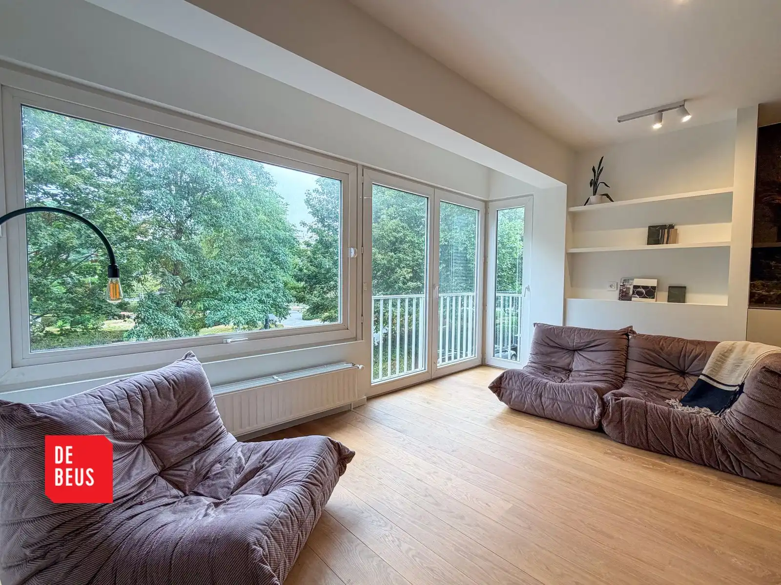 Lichtrijk, volledig gerenoveerd appartement met 2 slpk pal aan het park foto {{pictureIndex}}