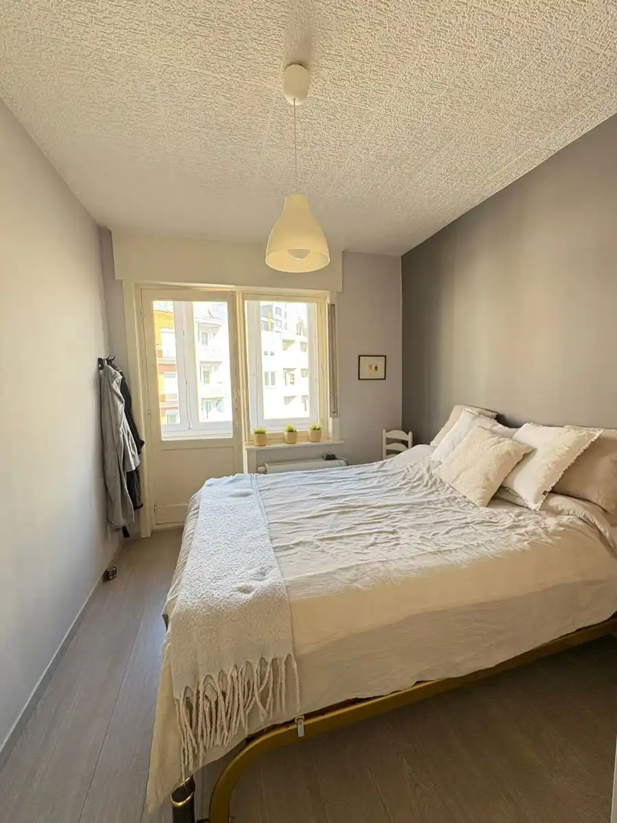 Luxueus afgewerkt en volledig gerenoveerd 2-slpk app. foto 5