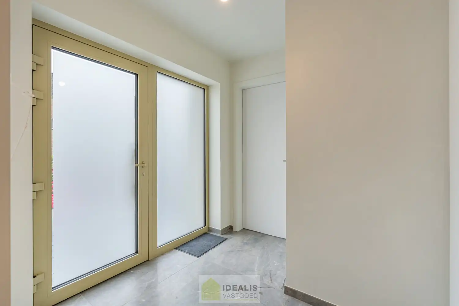 Schitterend volledig vernieuwde woning met 3 ruime slaapkamers foto 9