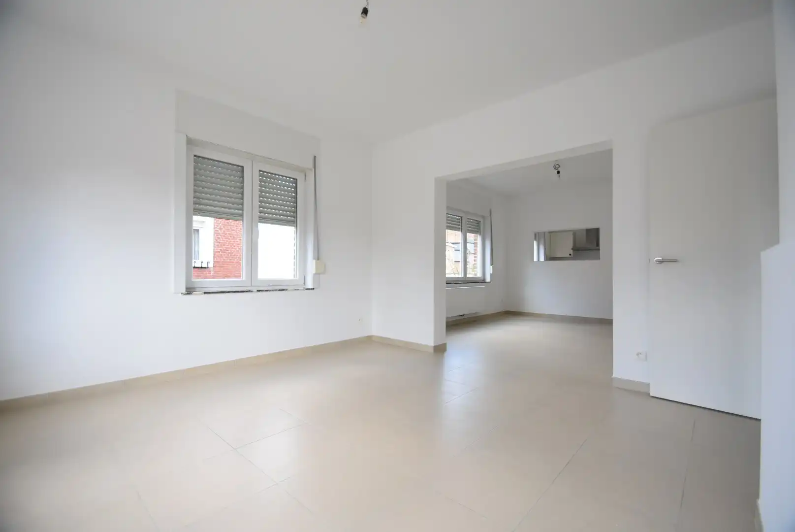 Fris en luchtig gerenoveerde woning met drie slaapkamers, terras, en garage, inbegrepen de stroom via zonnepalen.  foto 11