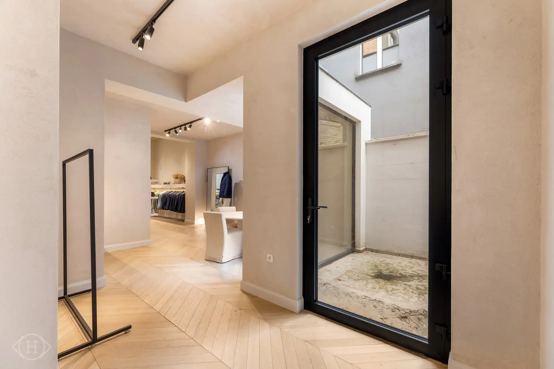 Afgewerkt handelspand van 73 m² op toplocatie foto 10