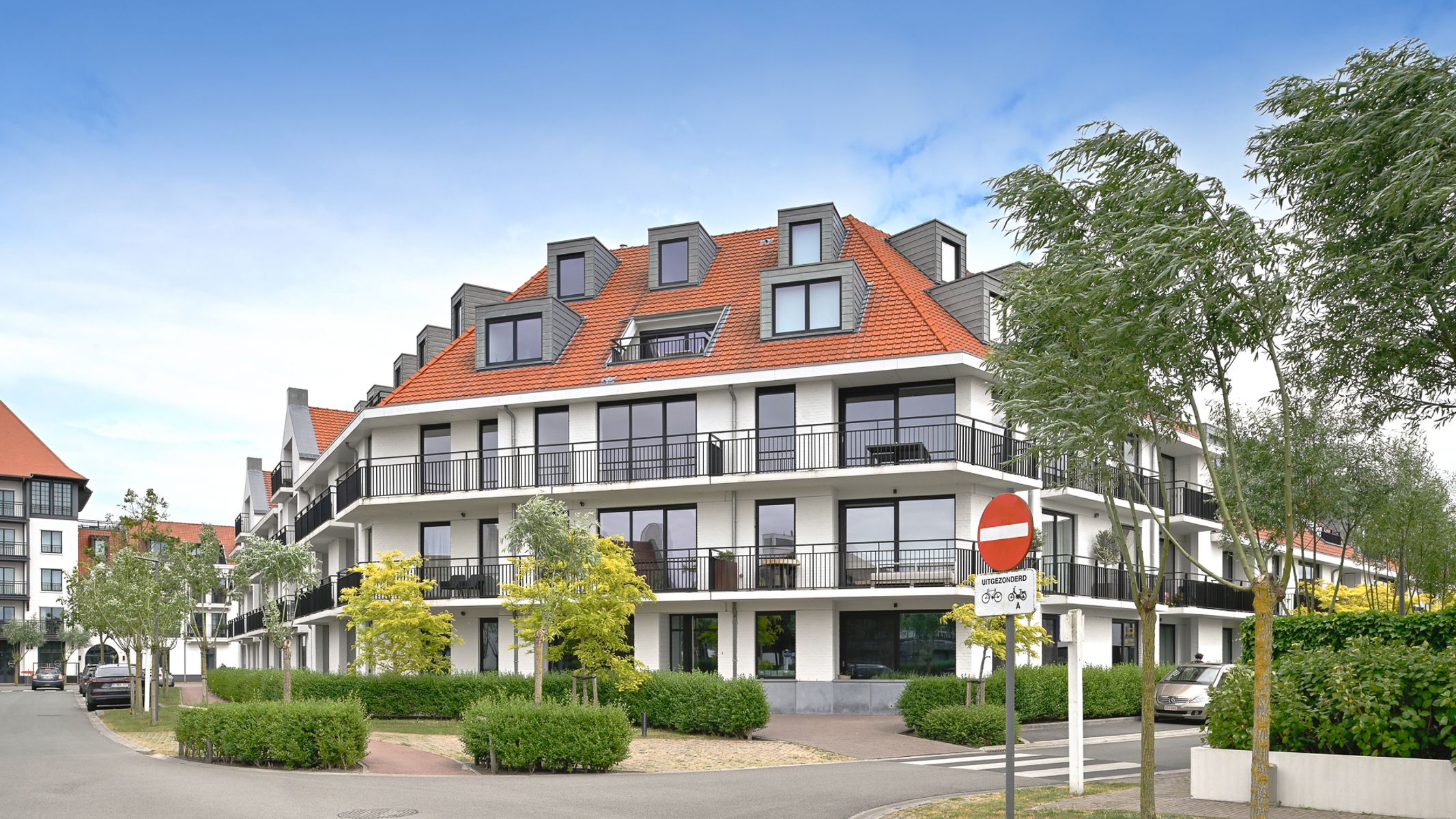Lichtrijk & recent appartement met 2 slaapkamers in Duinenwater – Knokke foto {{pictureIndex}}