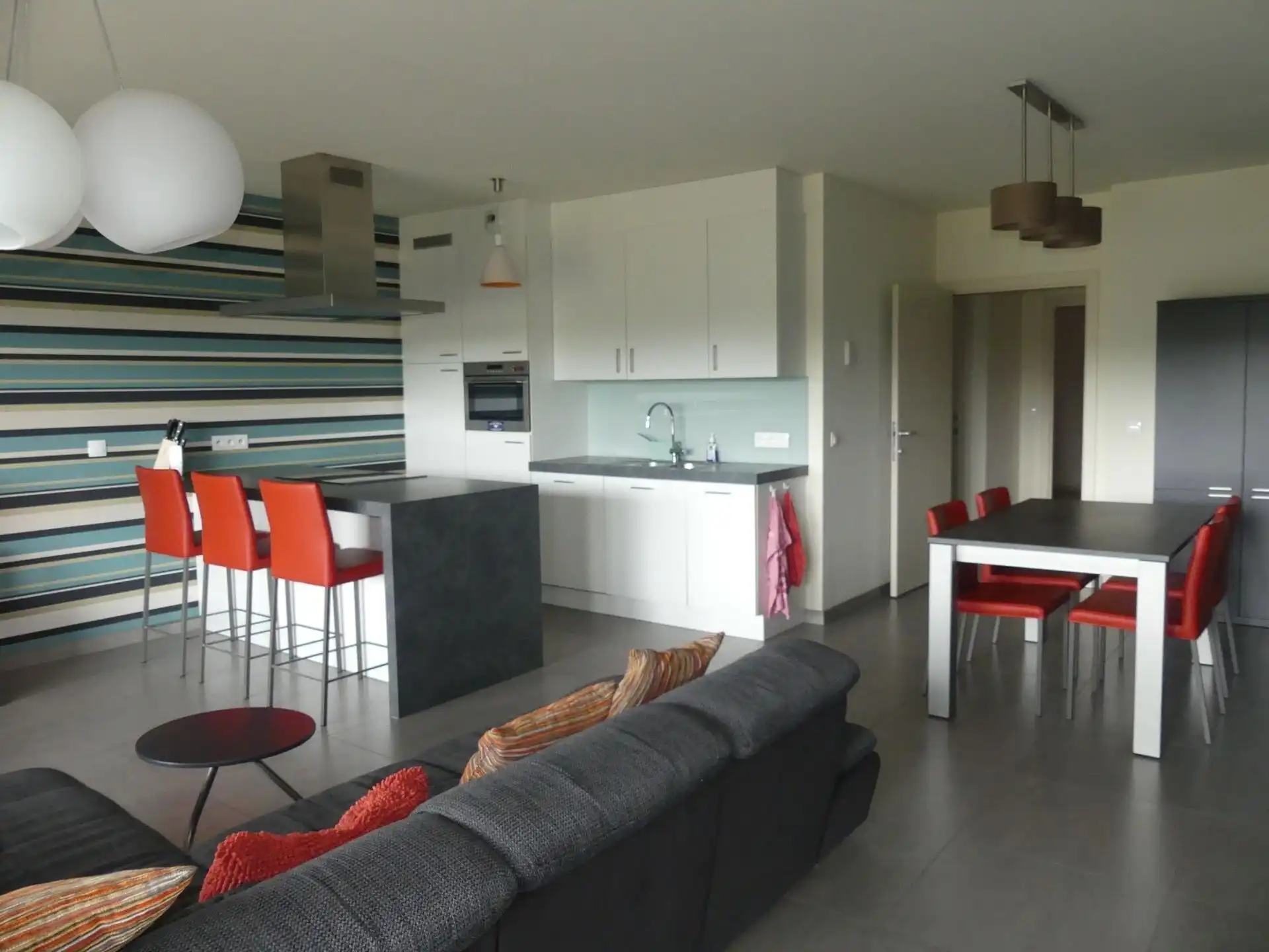 Instapklaar gelijkvloers appartement met zonnige tuin en uniek zicht op het water! foto 2