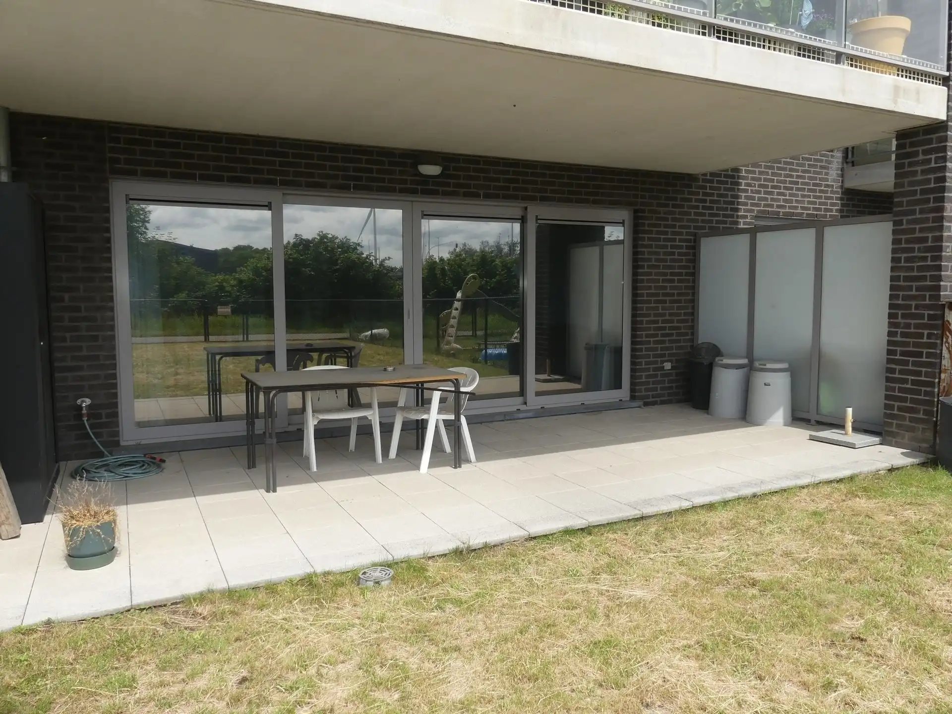Instapklaar gelijkvloers appartement met zonnige tuin en uniek zicht op het water! foto 2