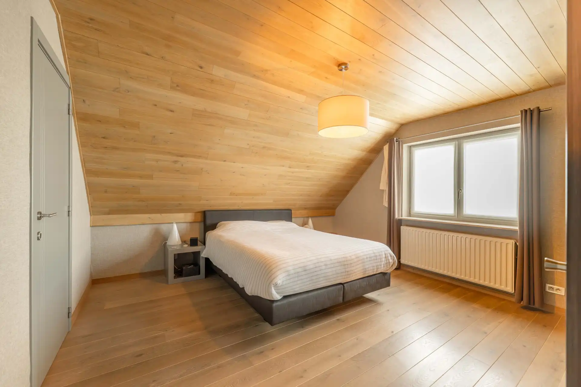 Knappe, verzorgde alleenstaande hedendaagse woning met 3 slaapkamers, garage en een prachtige aangelegde tuin TE KOOP in Wielsbeke! foto 17