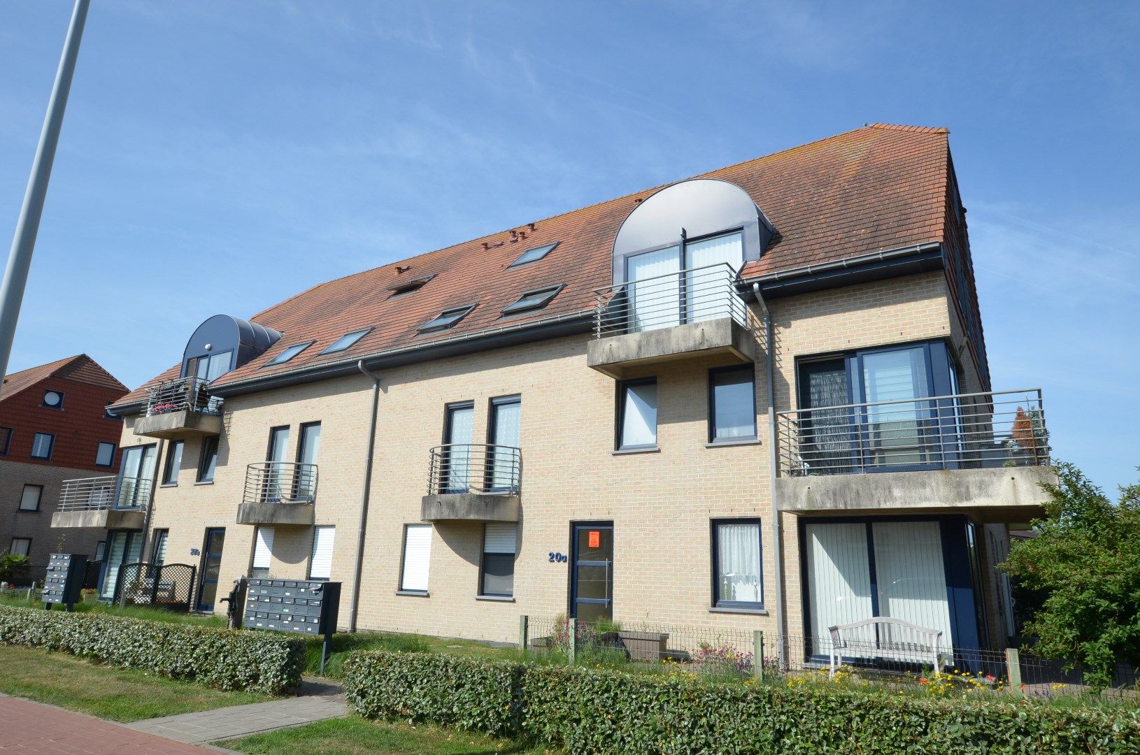 Mooi en rustig gelegen duplex-appartement in Bredene aan Zee foto {{pictureIndex}}