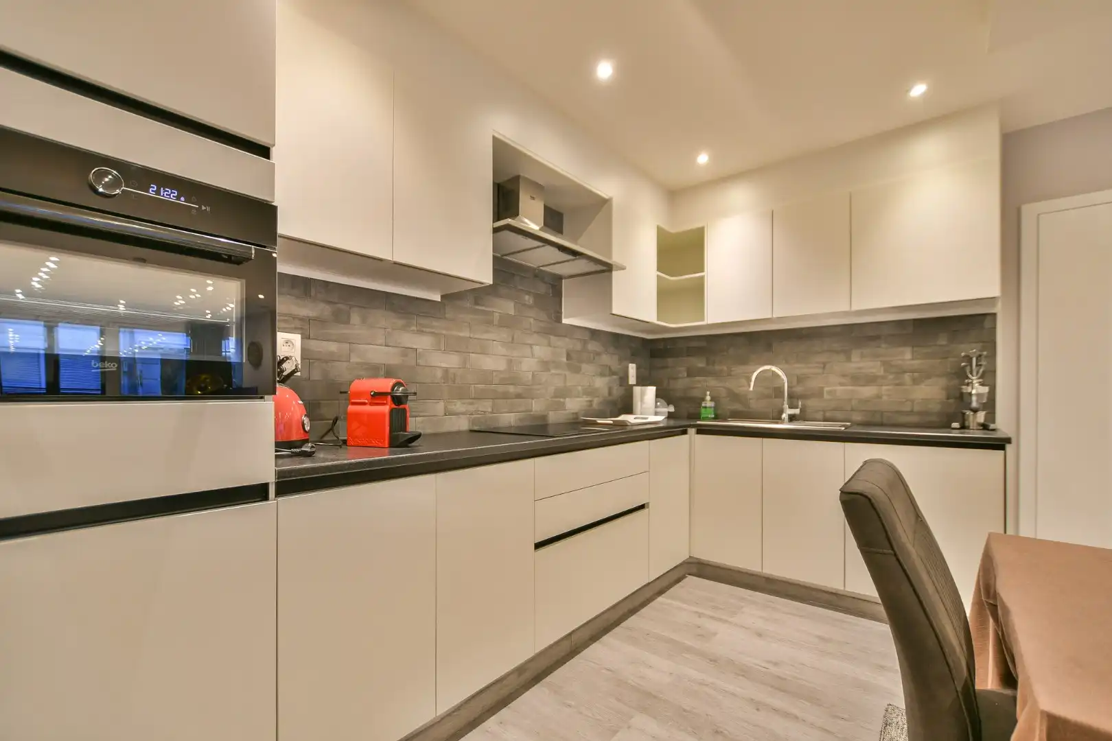 Gerenoveerd appartement met 2 slaapkamers te koop op toplocatie te Blankenberge!  foto 5