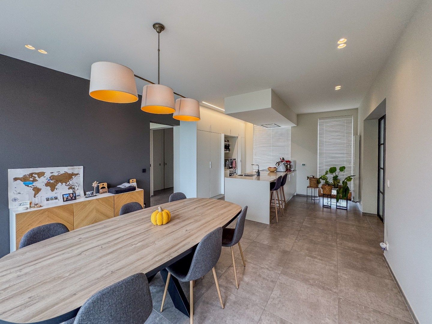 Prachtig gerenoveerde woning met 4 slaapkamers, dubbele carport en tuin. foto 7